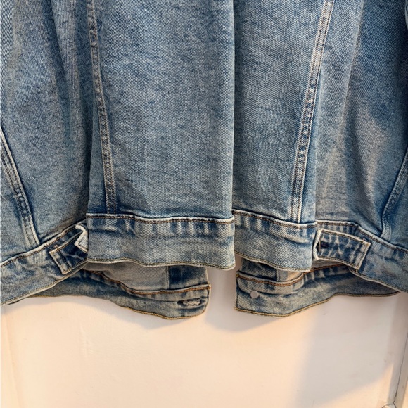 Levi's Classic Blue Denim Trucker Jacket - Picture 13 of 13
